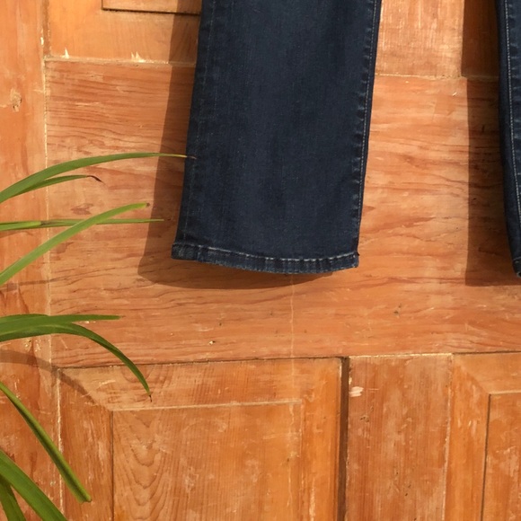 Cropped Mid-Wash Jeans - Picture 4 of 5